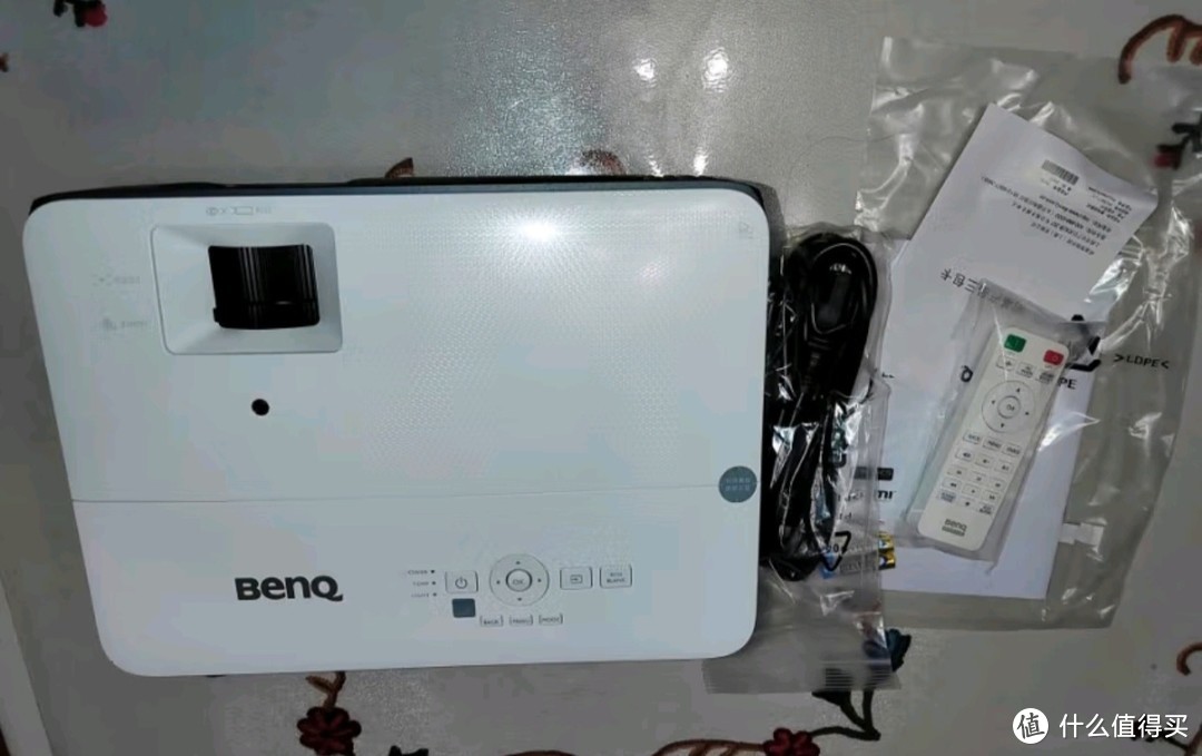 明基（BenQ）TK700 投影仪 投影仪家用 游戏投影 （4K超高清 3200流明 HDR 240Hz&4ms）