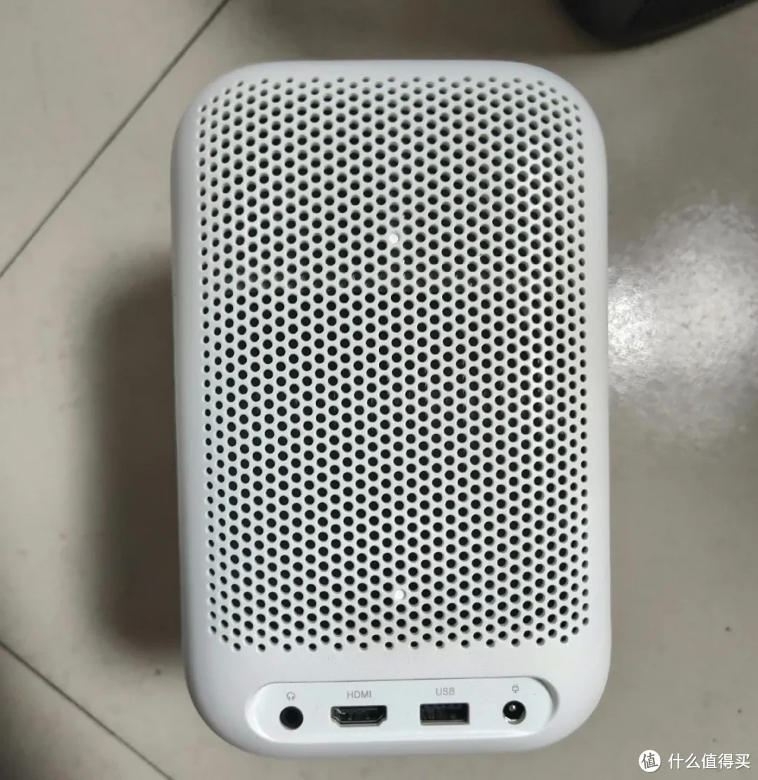 499元的小明Q1 Pro投影仪，亮度大幅升级，支持自动对焦