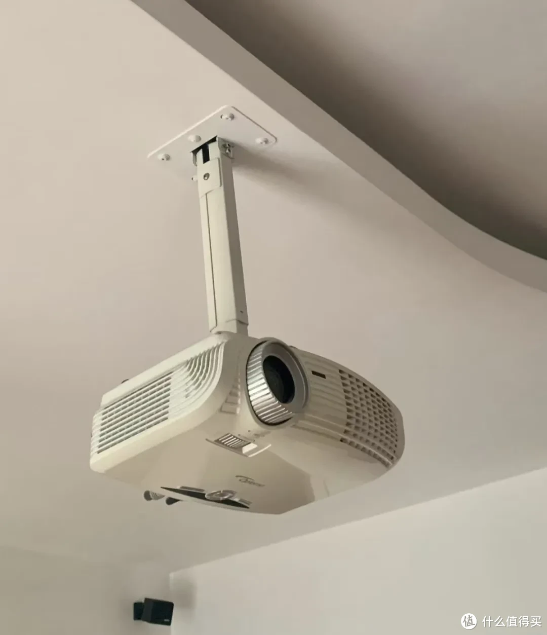 599元的1080P吊装投影仪，轻松平替120英寸大电视？