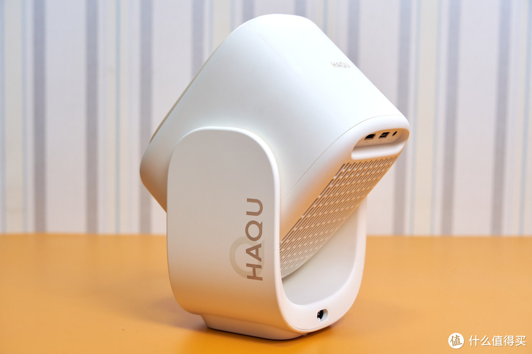 百元投影，越级体验，哈趣Q1投影仪开箱实测，平价也能影院画质